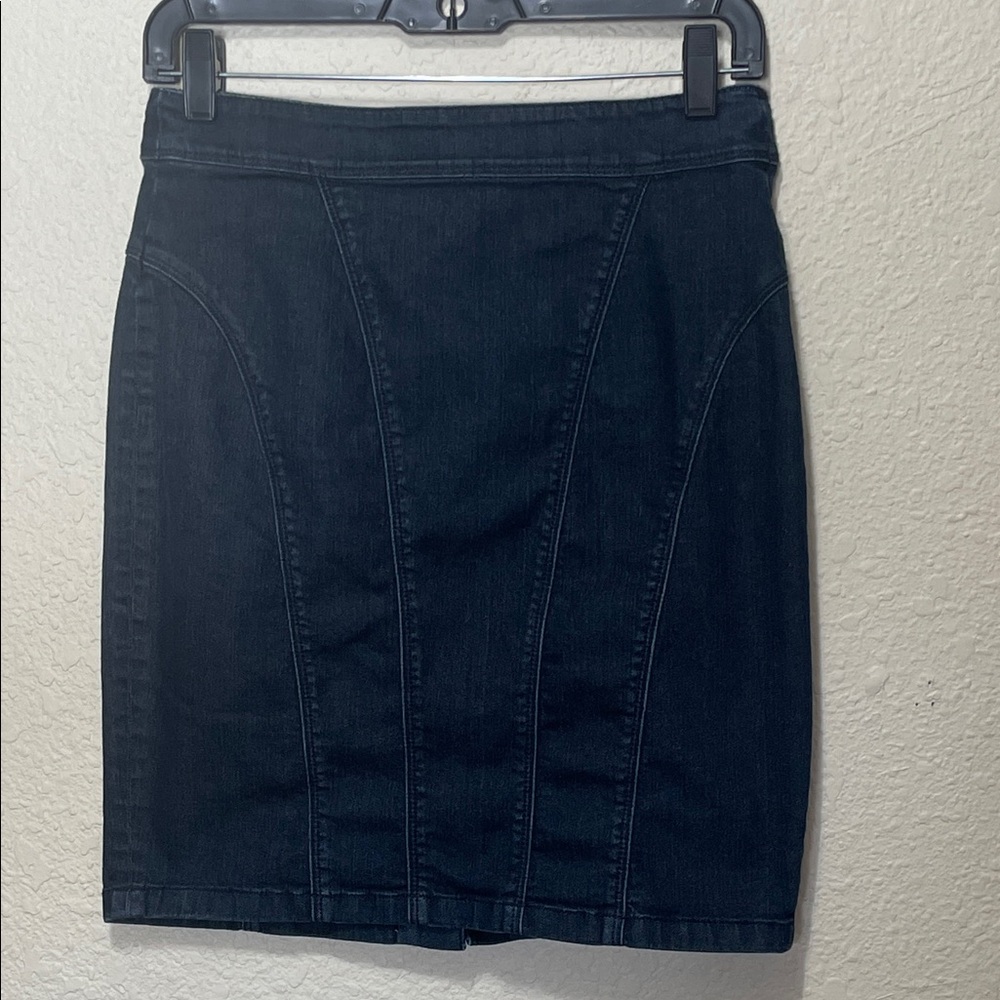 Ann Taylor Women's Dark Denim Pencil Skirt. Good Condition. Size 2P. - Picture 1 of 9